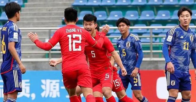 在第一场比赛中以2-1逆转击败中国国家队